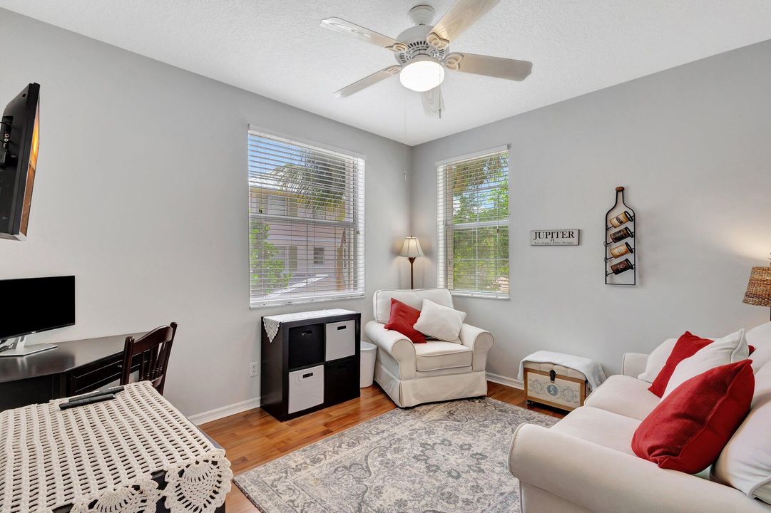 出租: $3,500 (3 贝兹, 2 浴室, 2163 平方英尺)