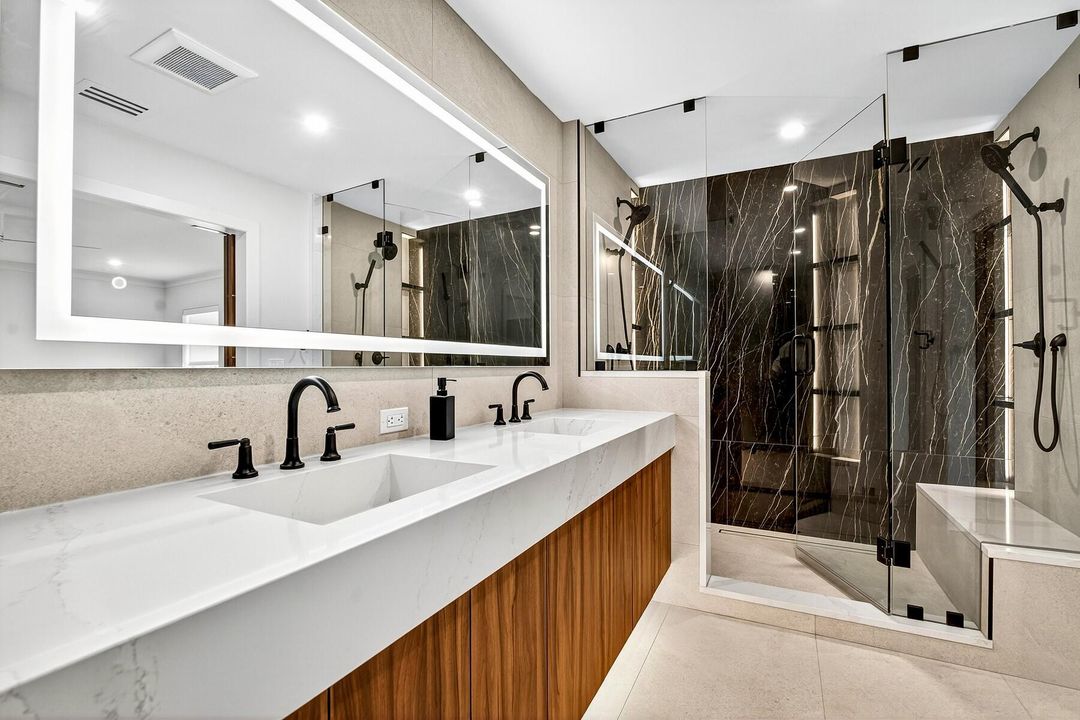 En Venta: $1,895,000 (4 camas, 2 baños, 2778 Pies cuadrados)