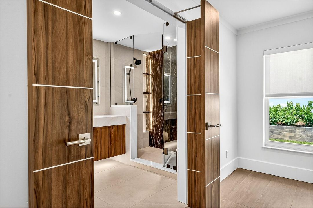 En Venta: $1,895,000 (4 camas, 2 baños, 2778 Pies cuadrados)