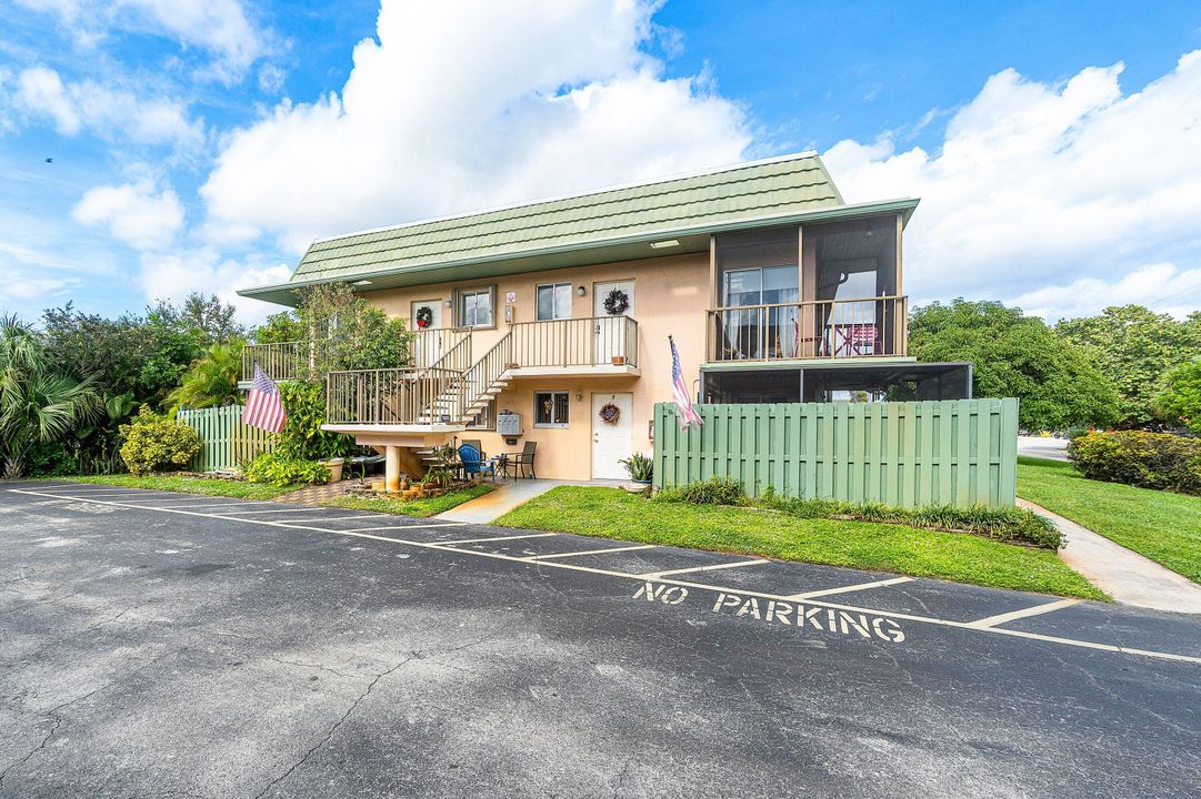 For Sale: $163,000 (2 beds, 1 baths, 880 Square Feet)