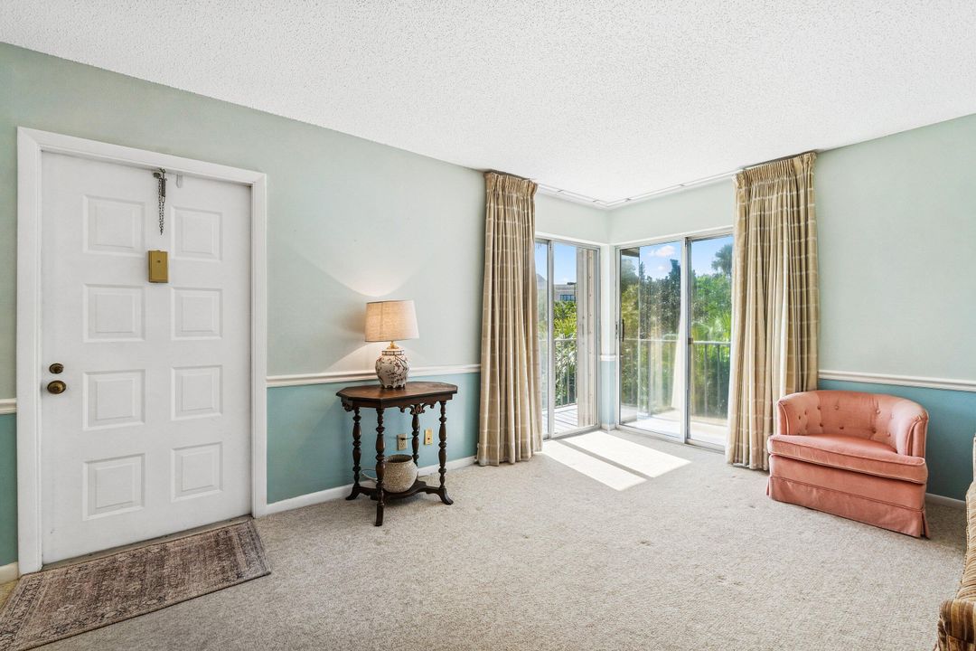 For Sale: $163,000 (2 beds, 1 baths, 880 Square Feet)