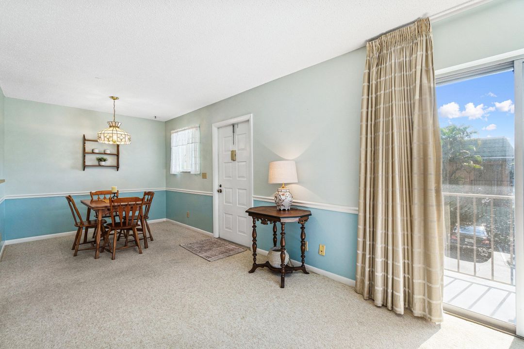 For Sale: $163,000 (2 beds, 1 baths, 880 Square Feet)