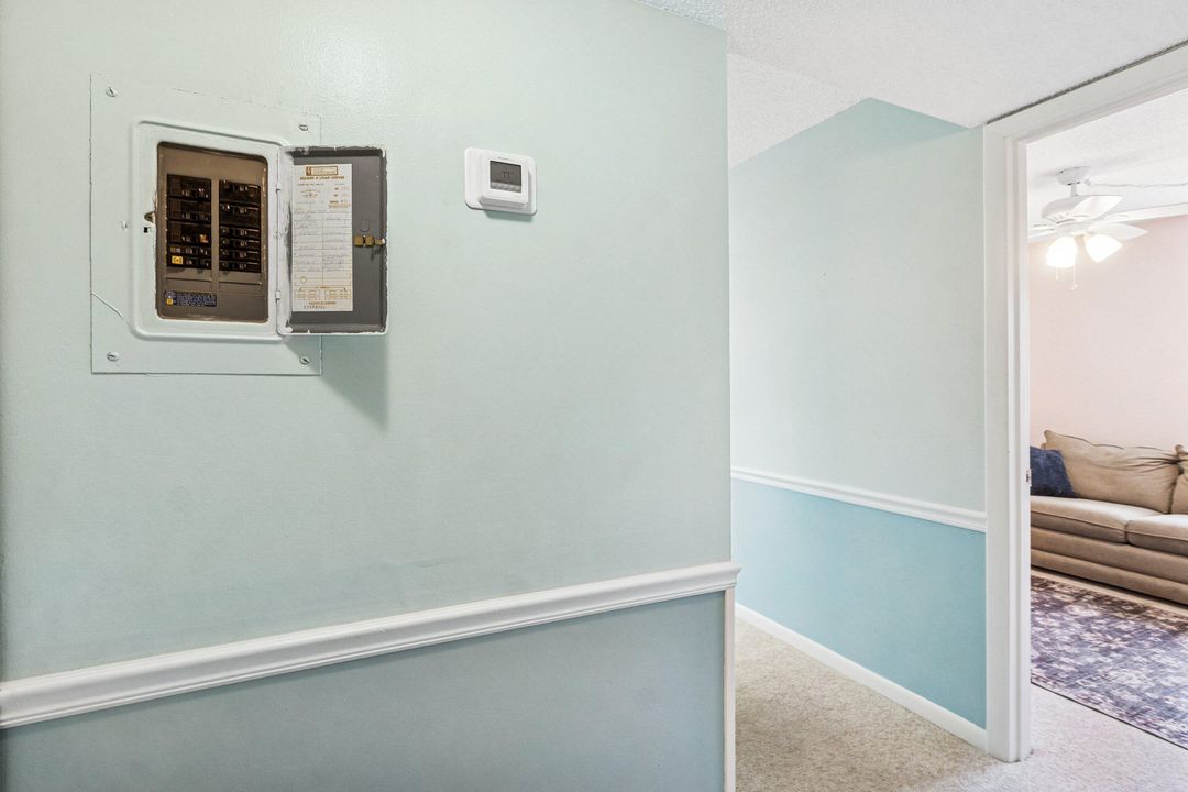 For Sale: $163,000 (2 beds, 1 baths, 880 Square Feet)