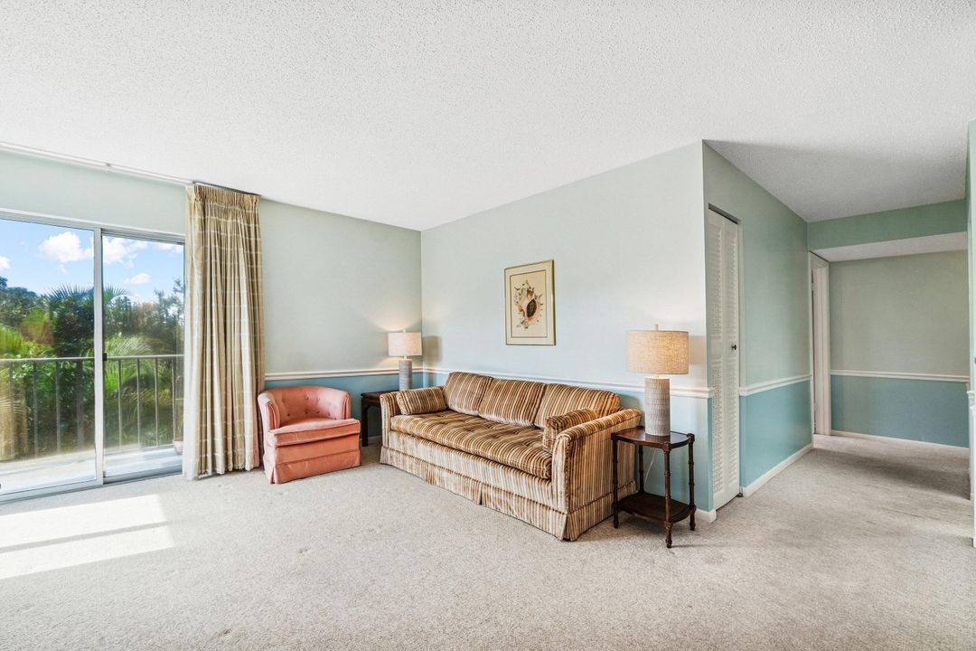 For Sale: $163,000 (2 beds, 1 baths, 880 Square Feet)