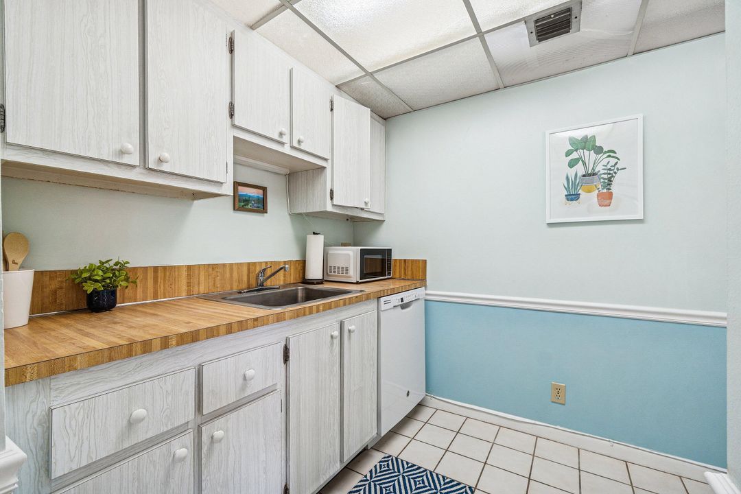 For Sale: $163,000 (2 beds, 1 baths, 880 Square Feet)