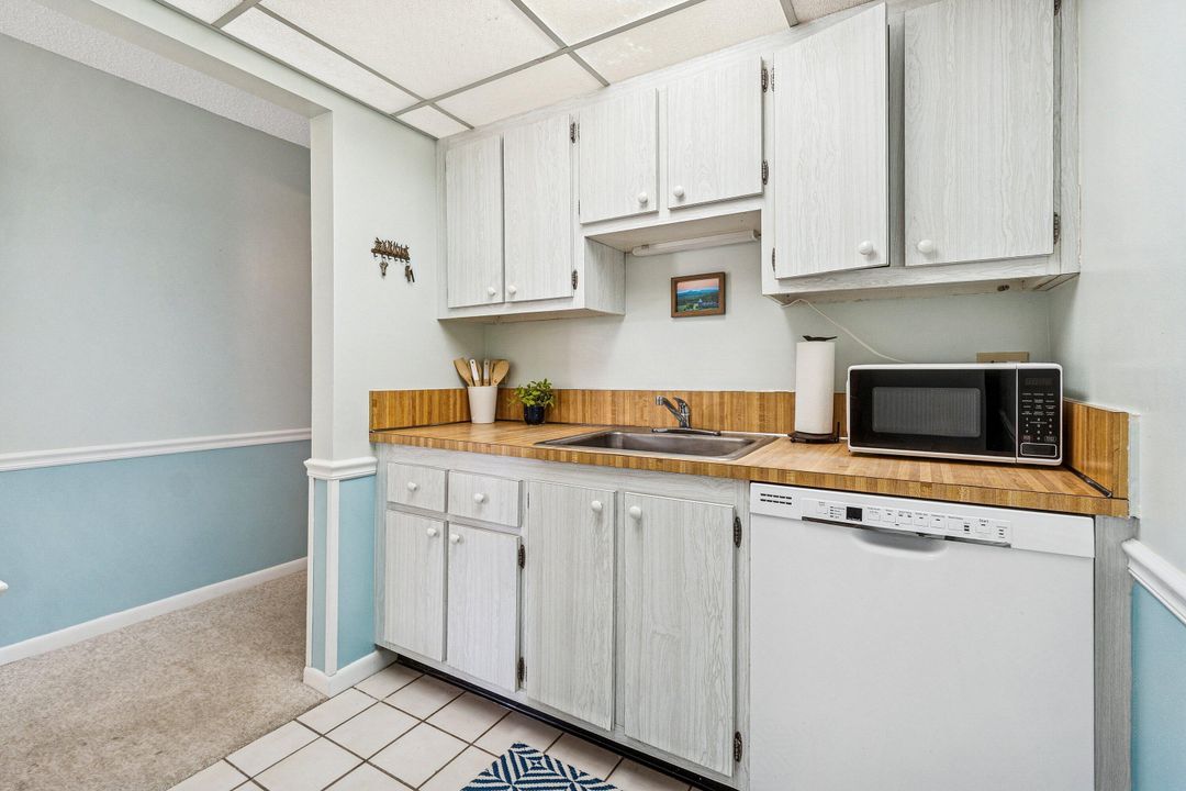 For Sale: $163,000 (2 beds, 1 baths, 880 Square Feet)