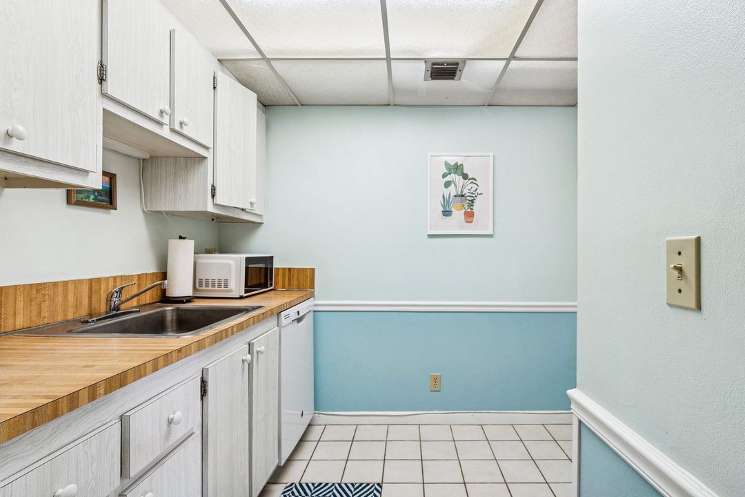 For Sale: $163,000 (2 beds, 1 baths, 880 Square Feet)