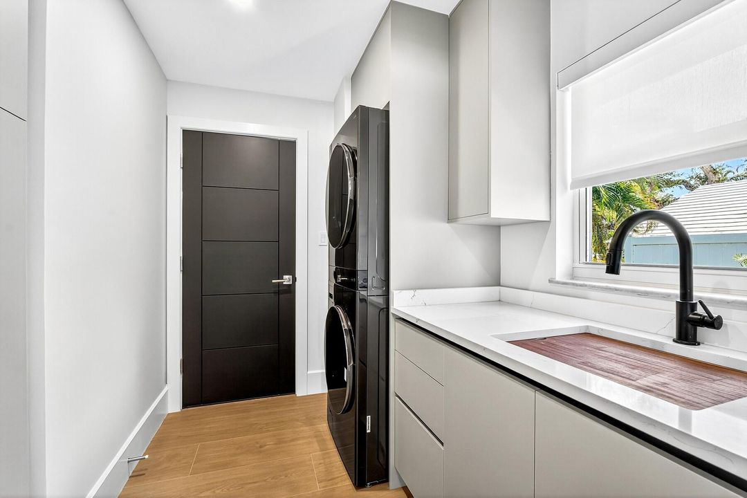 En Venta: $1,895,000 (4 camas, 2 baños, 2778 Pies cuadrados)