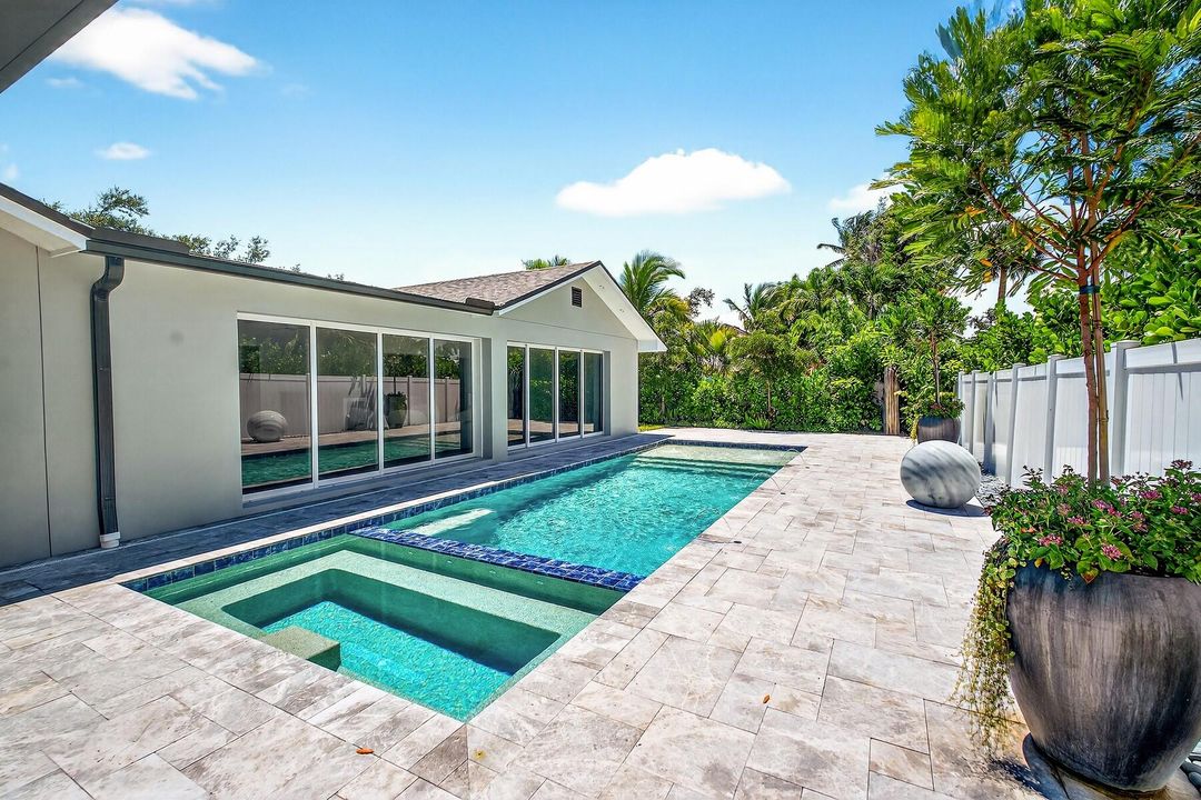 En Venta: $1,895,000 (4 camas, 2 baños, 2778 Pies cuadrados)