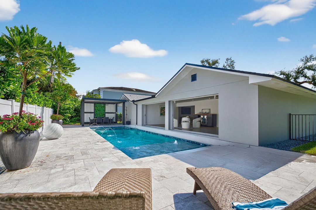 En Venta: $1,895,000 (4 camas, 2 baños, 2778 Pies cuadrados)