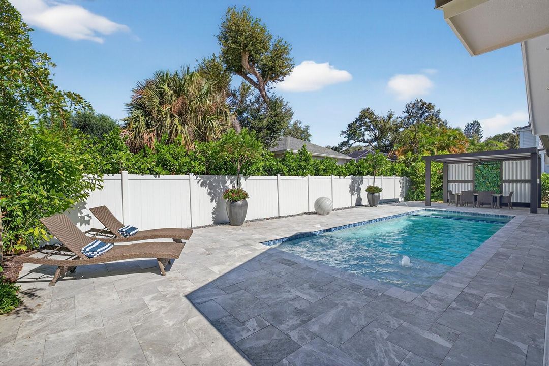 En Venta: $1,895,000 (4 camas, 2 baños, 2778 Pies cuadrados)