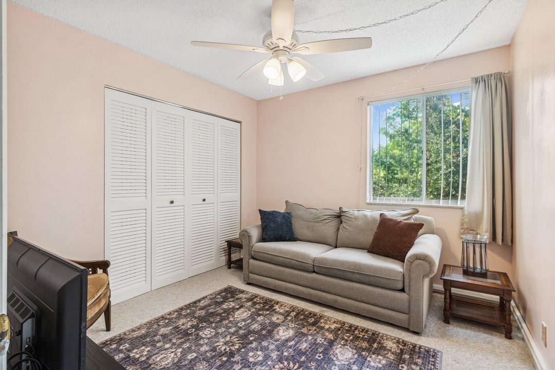 For Sale: $163,000 (2 beds, 1 baths, 880 Square Feet)