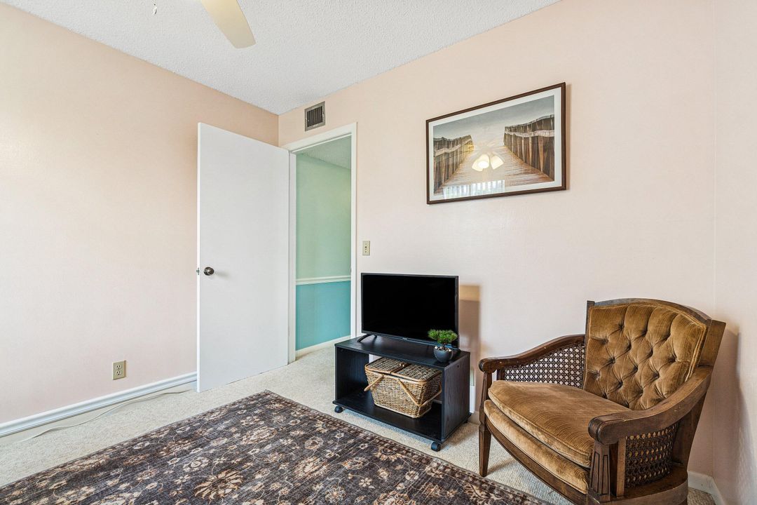 For Sale: $163,000 (2 beds, 1 baths, 880 Square Feet)