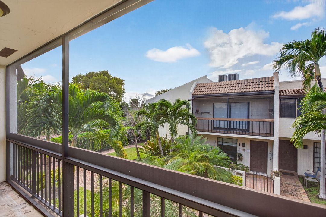 For Sale: $325,000 (2 beds, 1 baths, 1095 Square Feet)