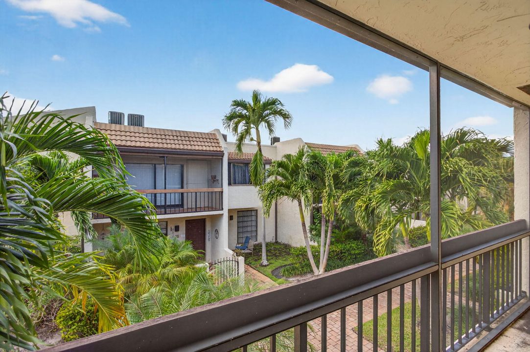 For Sale: $325,000 (2 beds, 1 baths, 1095 Square Feet)