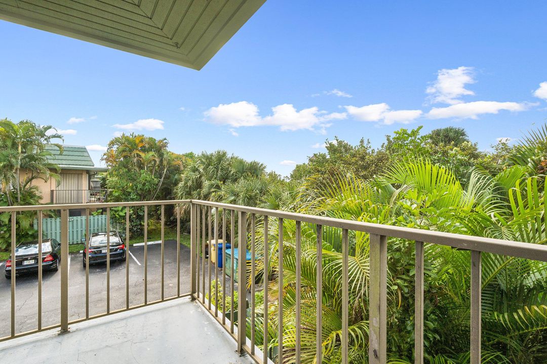 For Sale: $163,000 (2 beds, 1 baths, 880 Square Feet)