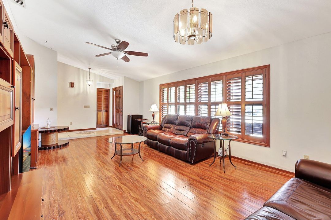 For Rent: $2,600 (3 beds, 2 baths, 2254 Square Feet)