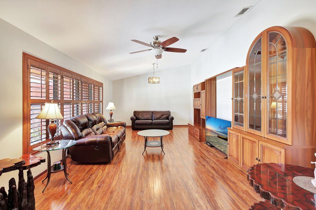 For Rent: $2,600 (3 beds, 2 baths, 2254 Square Feet)