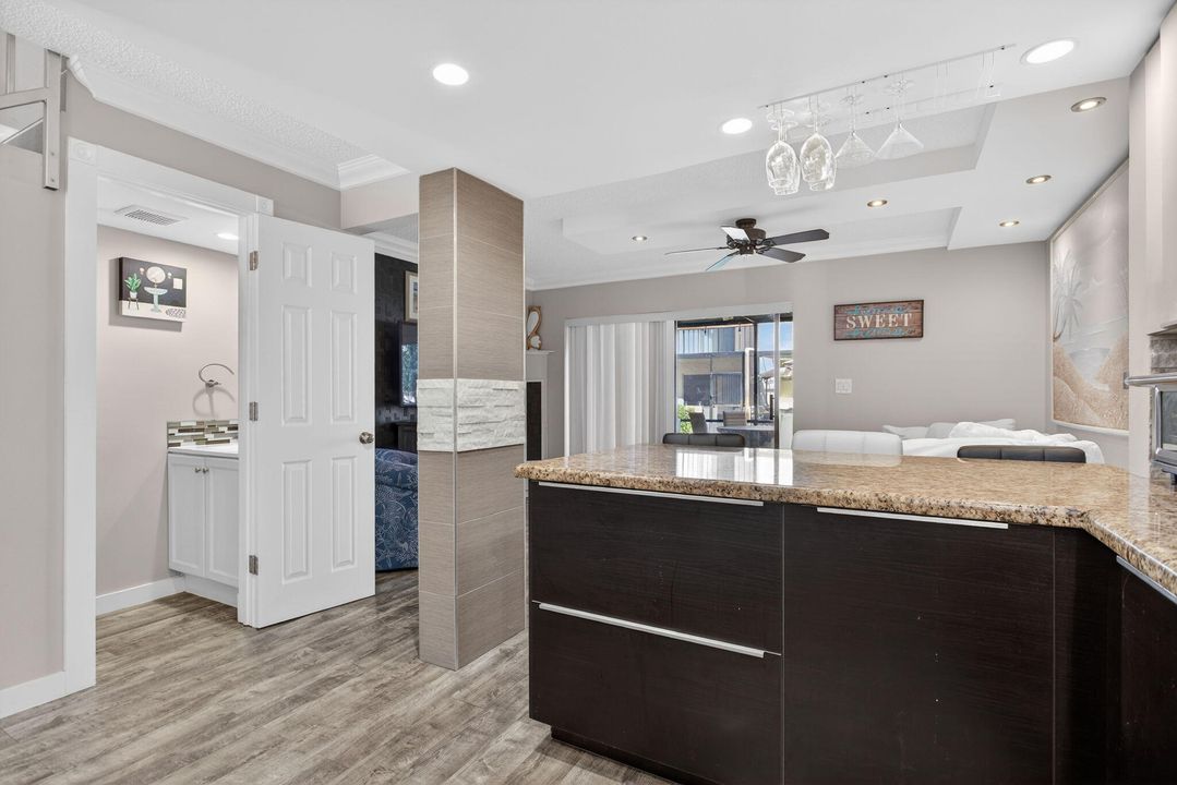 For Sale: $325,000 (2 beds, 1 baths, 1095 Square Feet)