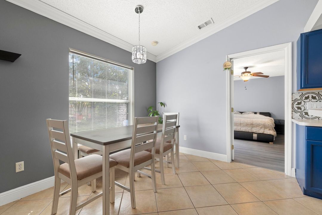 For Sale: $385,000 (3 beds, 2 baths, 1422 Square Feet)