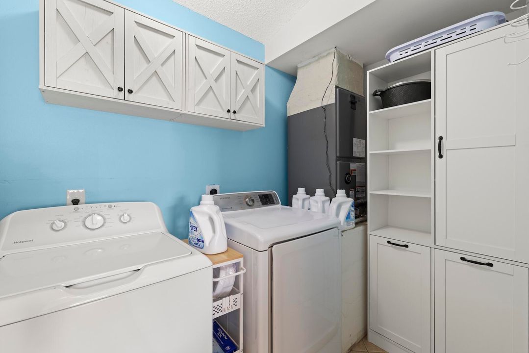 For Sale: $385,000 (3 beds, 2 baths, 1422 Square Feet)