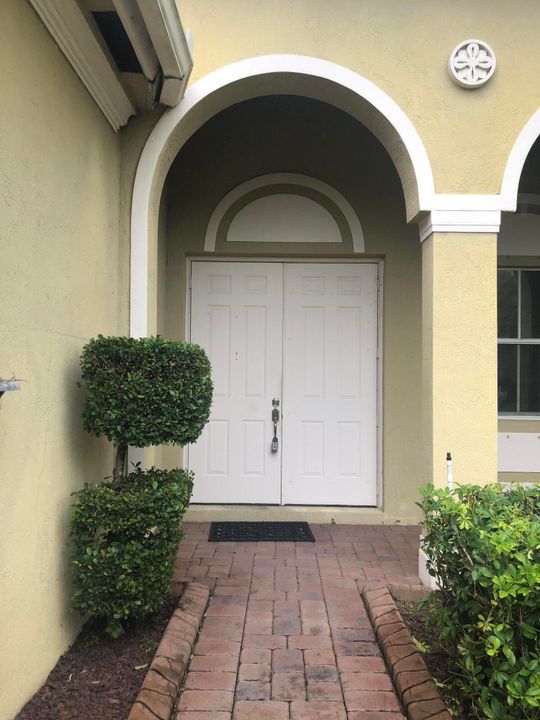 For Rent: $2,450 (3 beds, 2 baths, 1744 Square Feet)