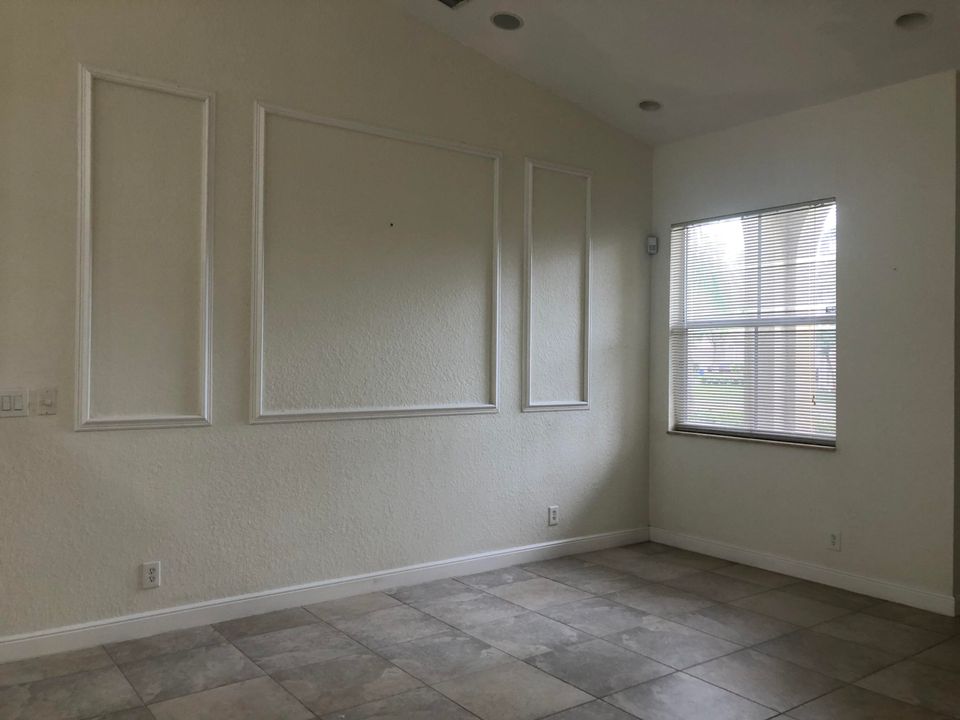 For Rent: $2,450 (3 beds, 2 baths, 1744 Square Feet)