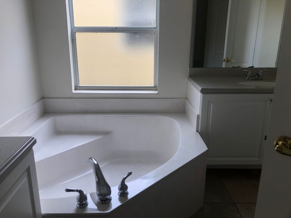 For Rent: $2,450 (3 beds, 2 baths, 1744 Square Feet)