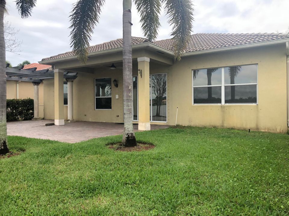 For Rent: $2,450 (3 beds, 2 baths, 1744 Square Feet)