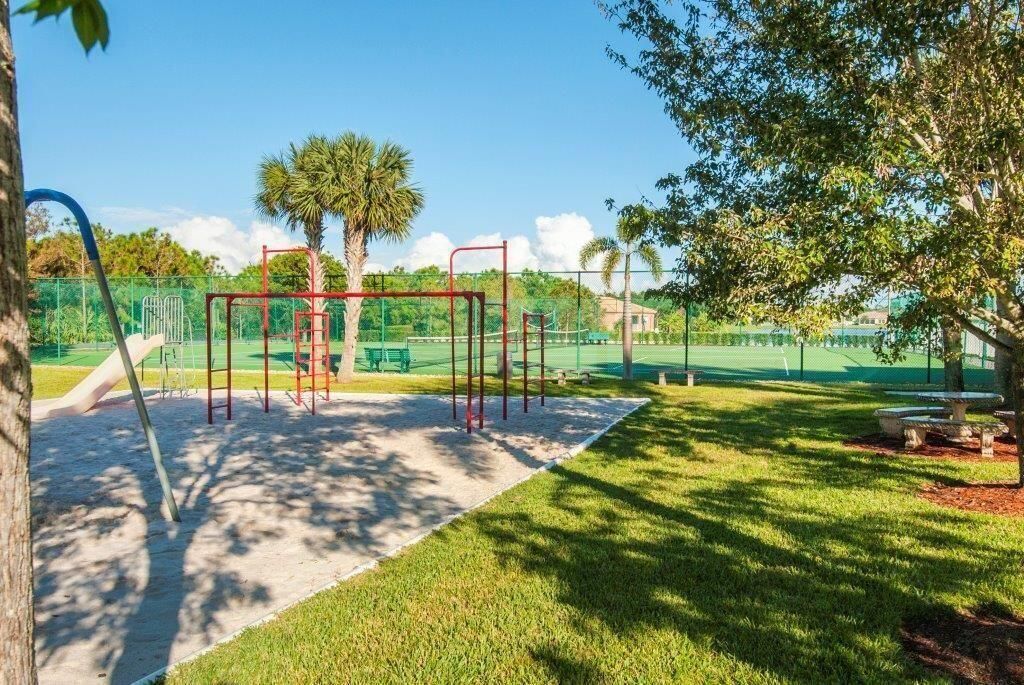 For Rent: $2,450 (3 beds, 2 baths, 1744 Square Feet)