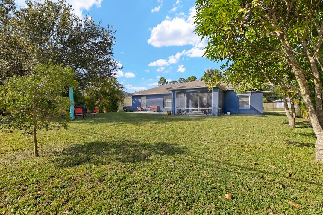 For Sale: $385,000 (3 beds, 2 baths, 1422 Square Feet)