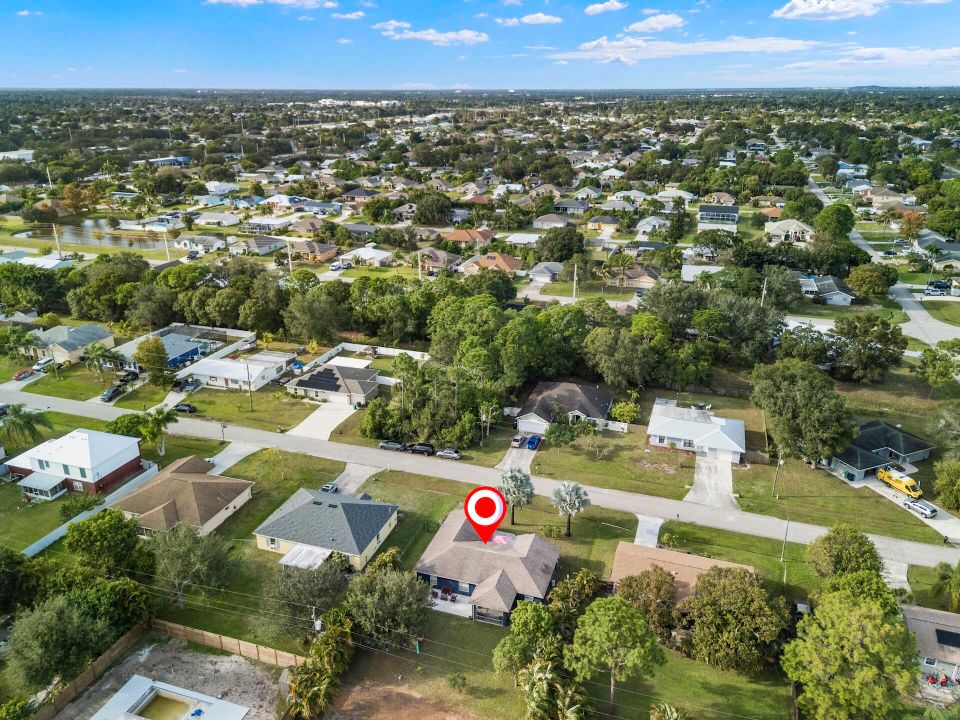 For Sale: $385,000 (3 beds, 2 baths, 1422 Square Feet)