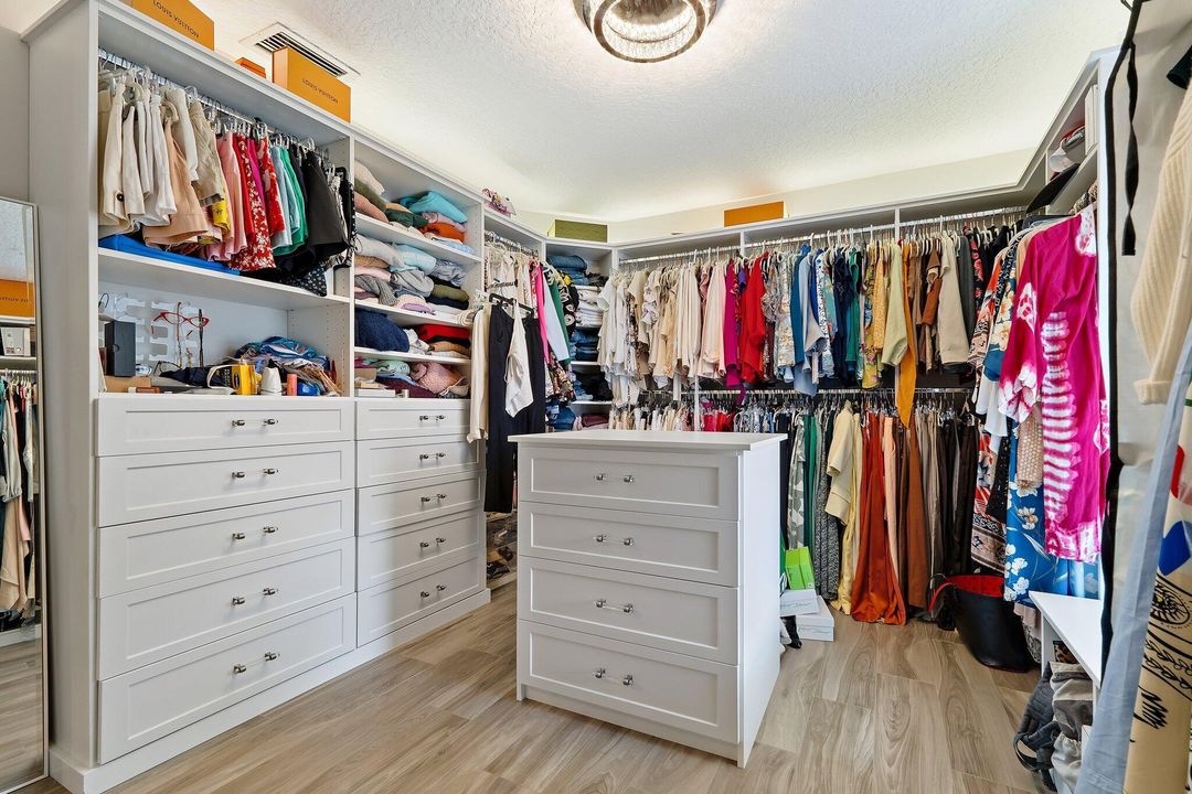 For Sale: $1,299,000 (3 beds, 2 baths, 2502 Square Feet)