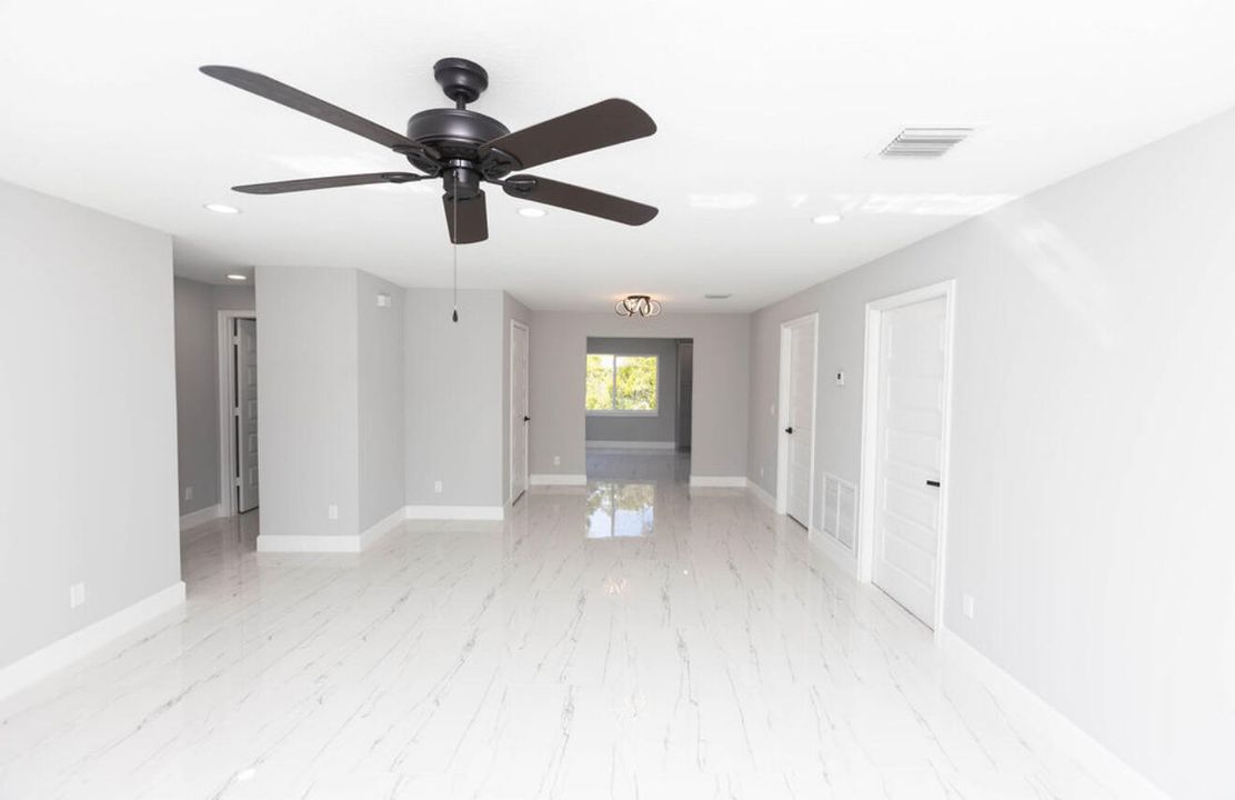 For Sale: $398,900 (3 beds, 2 baths, 1588 Square Feet)