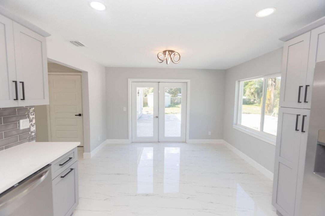 For Sale: $398,900 (3 beds, 2 baths, 1588 Square Feet)