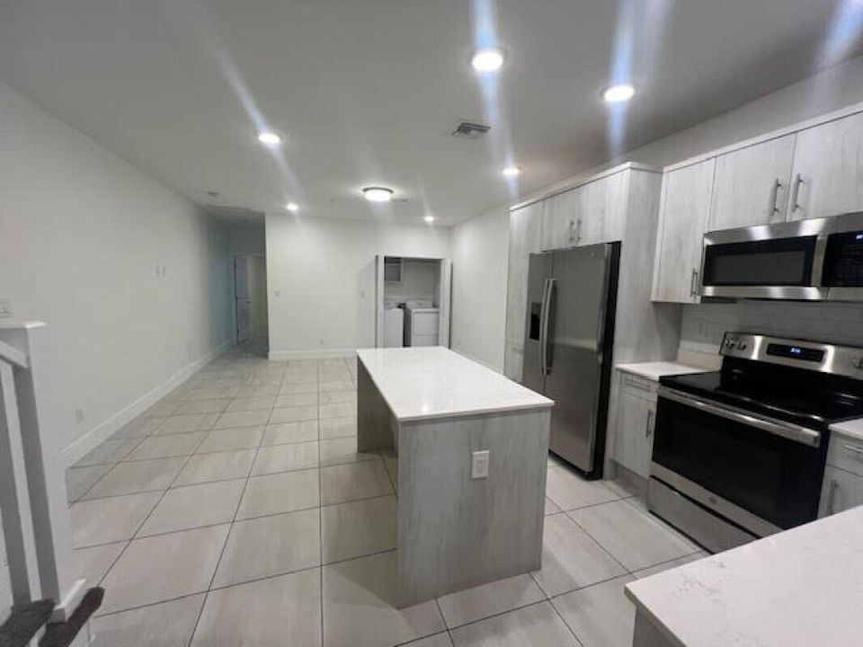 En Renta: $2,795 (2 camas, 3 baños, 1407 Pies cuadrados)