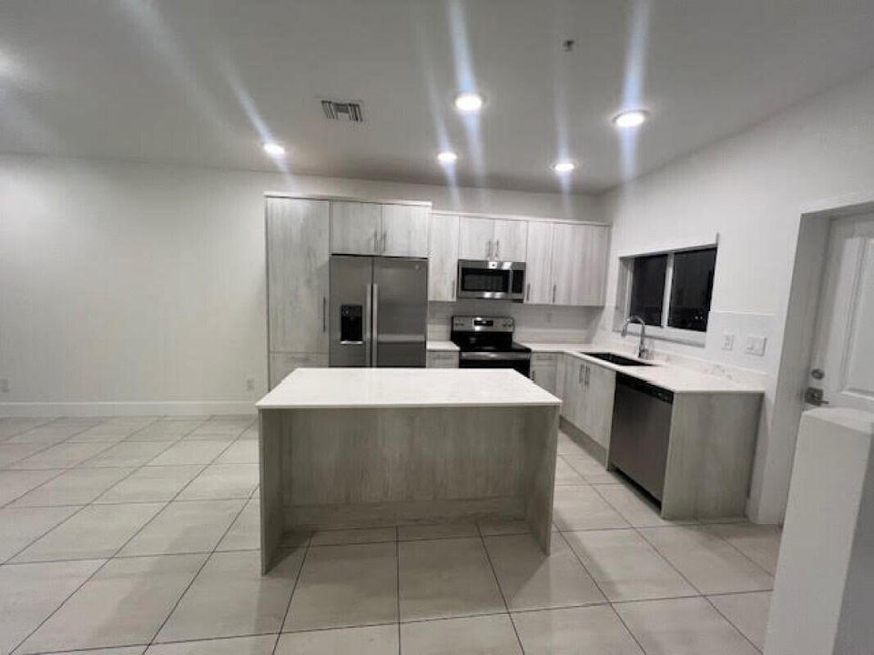 En Renta: $2,795 (2 camas, 3 baños, 1407 Pies cuadrados)