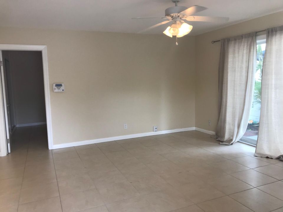 For Rent: $1,650 (1 beds, 1 baths, 644 Square Feet)
