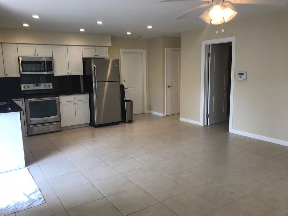 For Rent: $1,650 (1 beds, 1 baths, 644 Square Feet)
