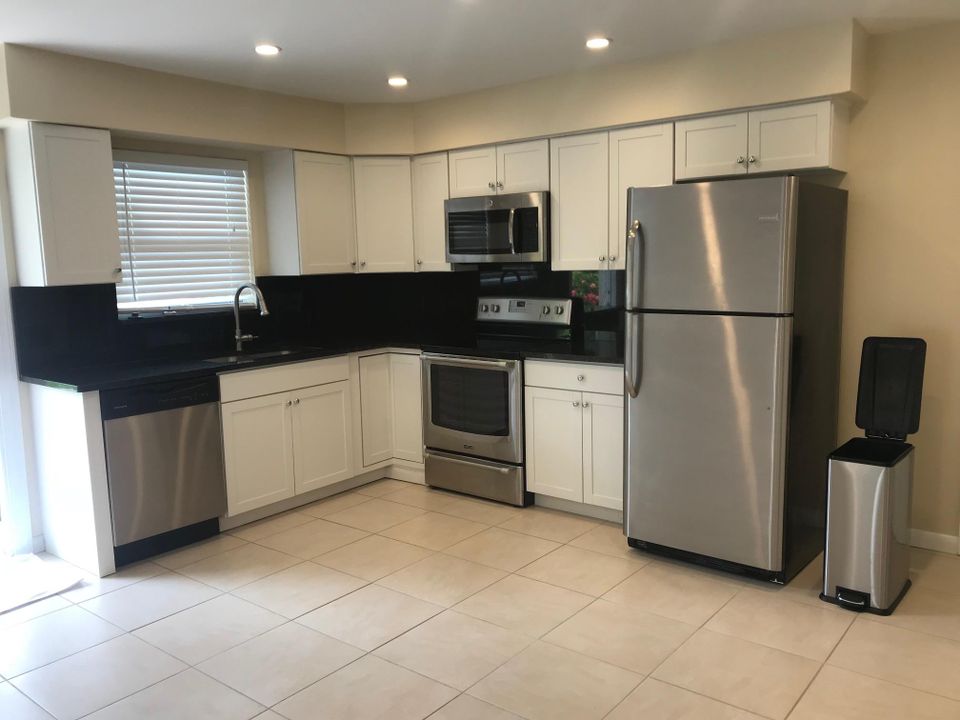 For Rent: $1,650 (1 beds, 1 baths, 644 Square Feet)
