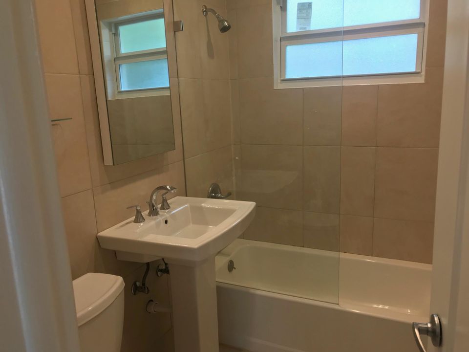 For Rent: $1,650 (1 beds, 1 baths, 644 Square Feet)