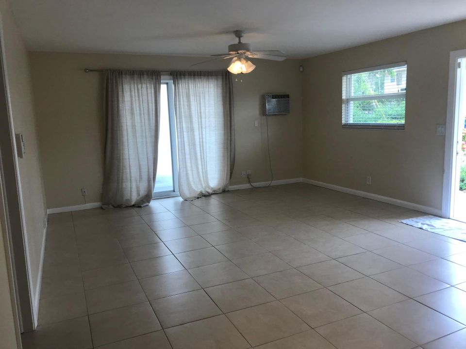 For Rent: $1,650 (1 beds, 1 baths, 644 Square Feet)