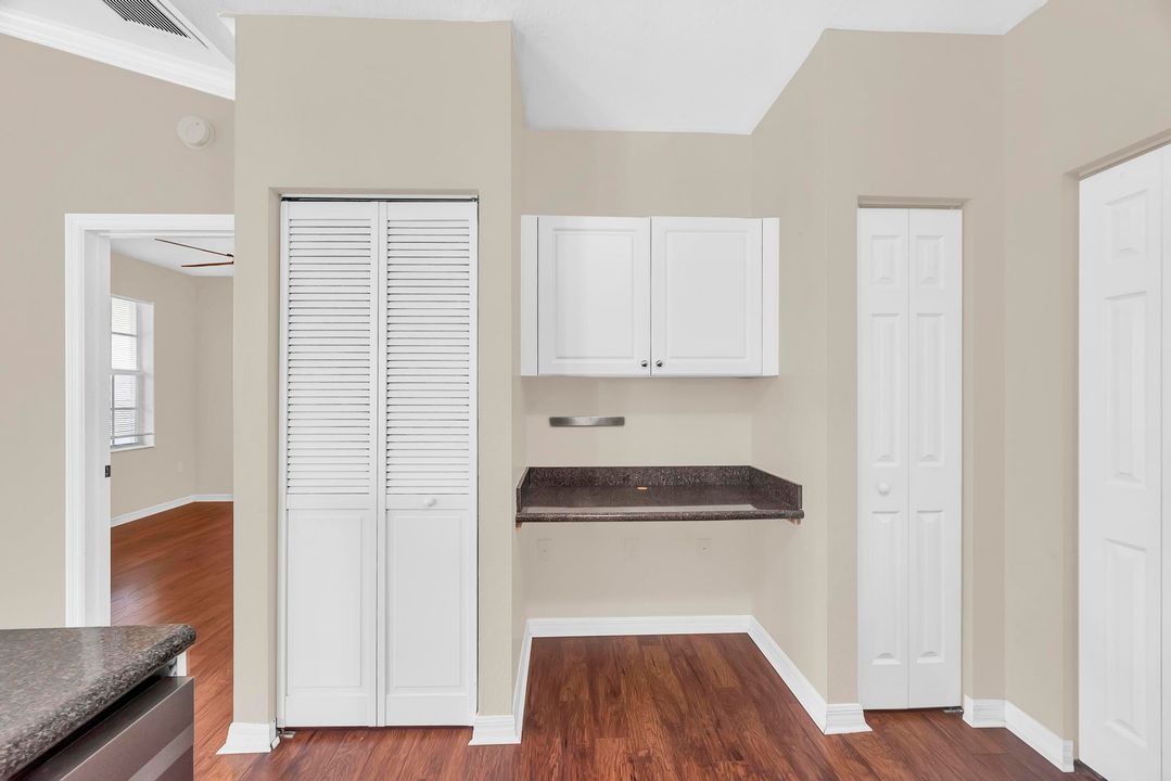 For Rent: $1,900 (2 beds, 2 baths, 1087 Square Feet)