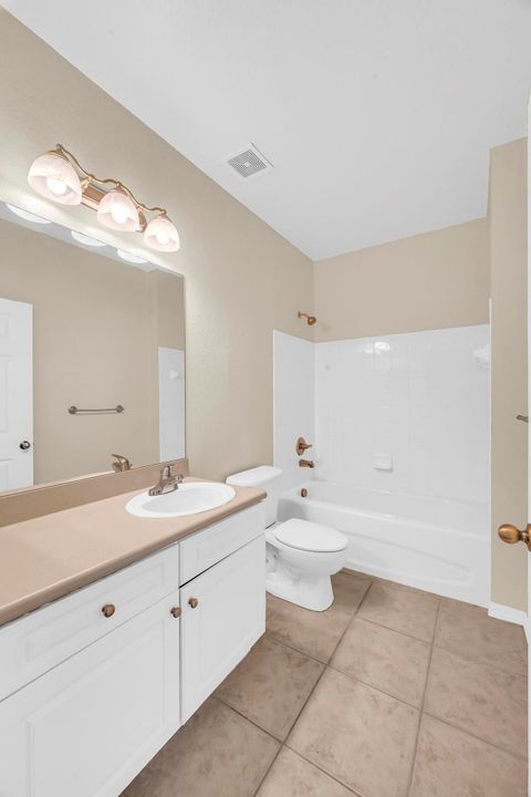 For Rent: $1,900 (2 beds, 2 baths, 1087 Square Feet)