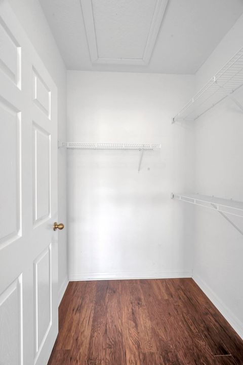 For Rent: $1,900 (2 beds, 2 baths, 1087 Square Feet)