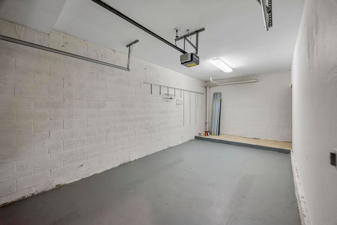 For Rent: $1,900 (2 beds, 2 baths, 1087 Square Feet)