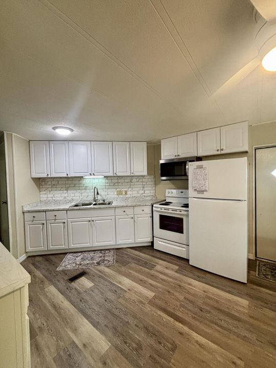 For Sale: $69,000 (2 beds, 1 baths, 1024 Square Feet)