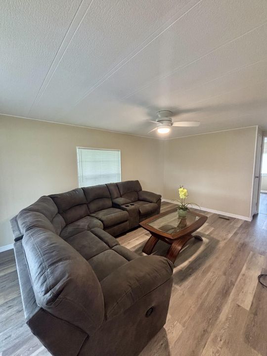 For Sale: $69,000 (2 beds, 1 baths, 1024 Square Feet)