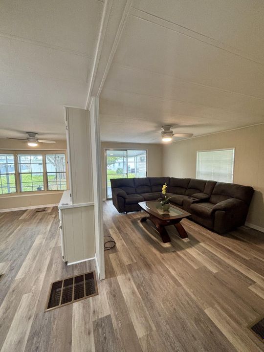 For Sale: $69,000 (2 beds, 1 baths, 1024 Square Feet)