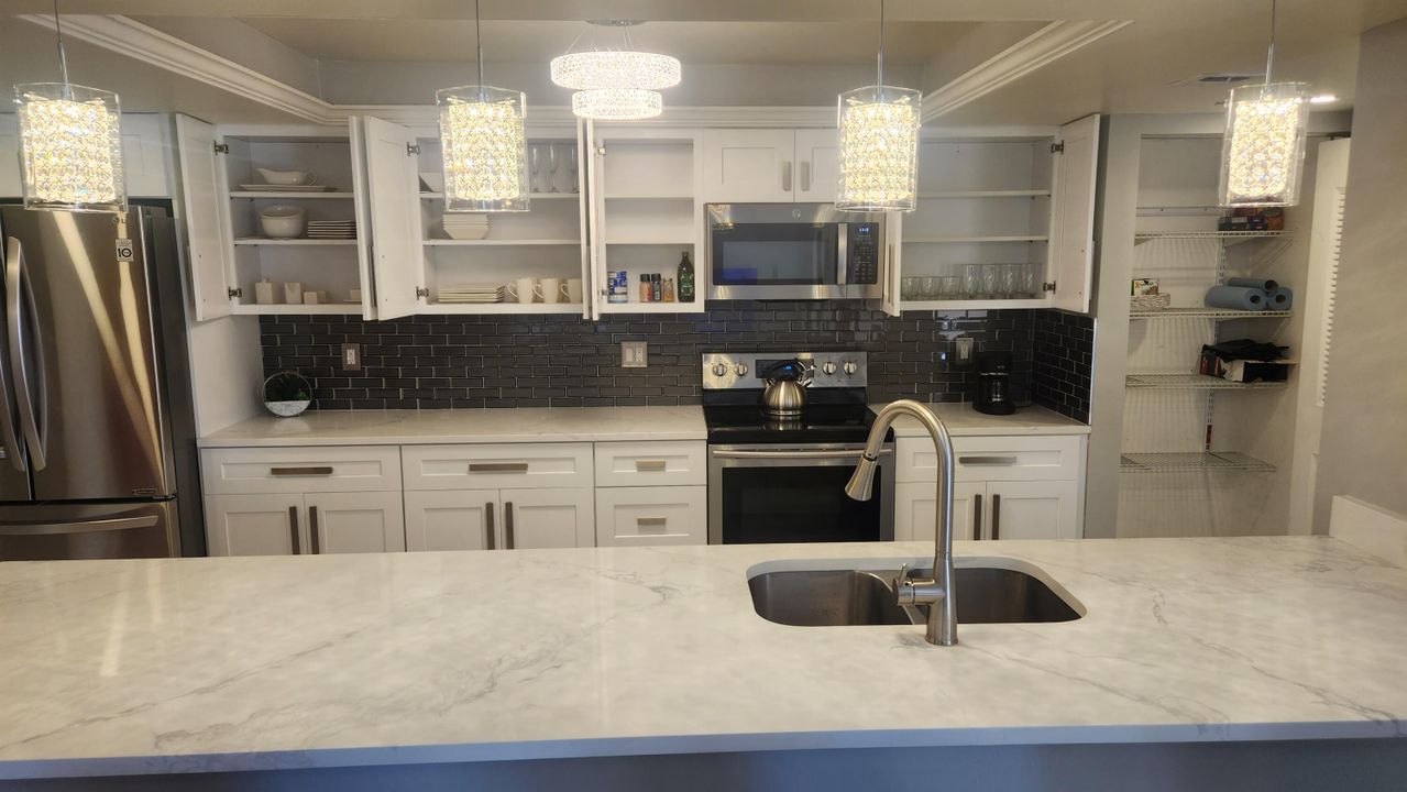 For Rent: $5,200 (2 beds, 2 baths, 1175 Square Feet)